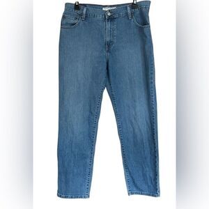 Vintage 90s Women’s Levi's 550 Relaxed Tapered Fit Jeans - Light Wash. Size 12.